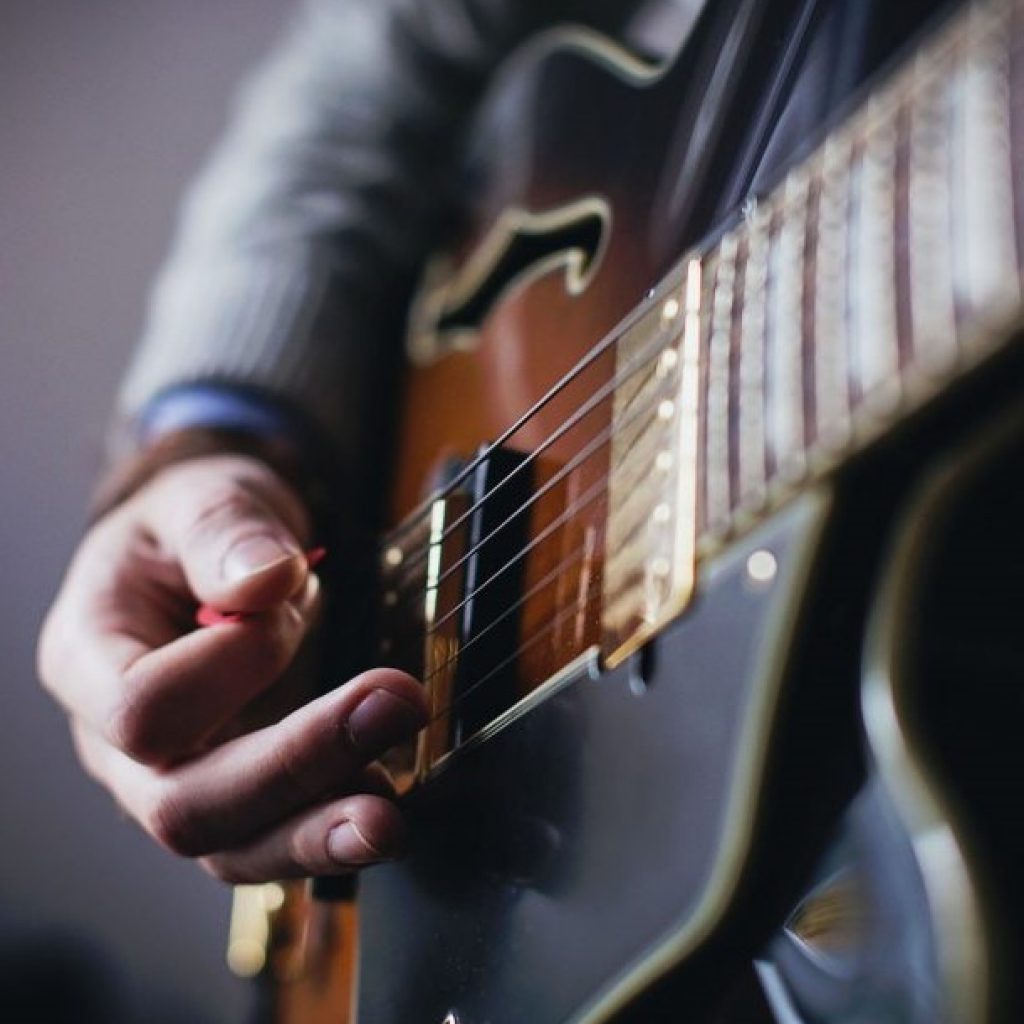 Toronto Guitar School – learn guitar, piano and more!